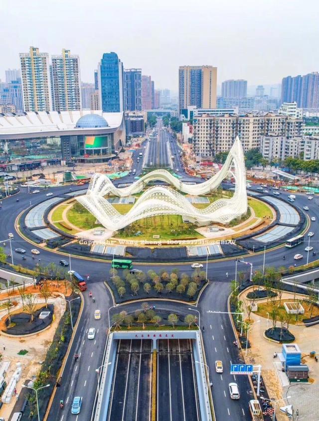 武漢市光谷廣場(chǎng)超大地下綜合體建成:面積廣大,并且有11層樓高